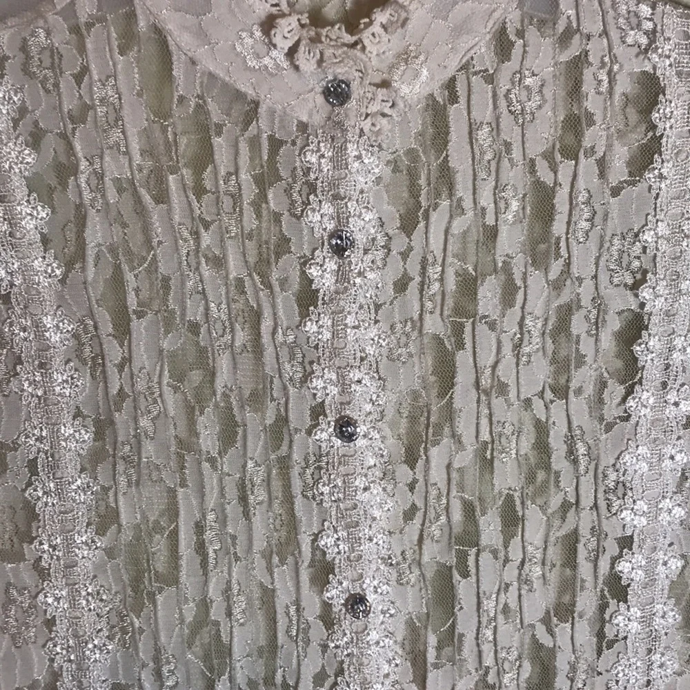 Ladies shabby chic top   Crystal buttons and lace make this top - Picture 2 of 9